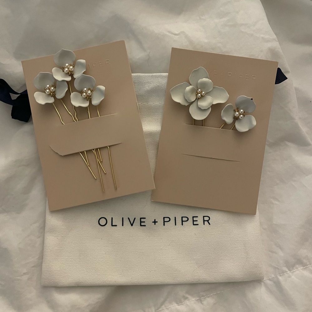 Olive and Piper Hair Pins White Flowers (2 sets)